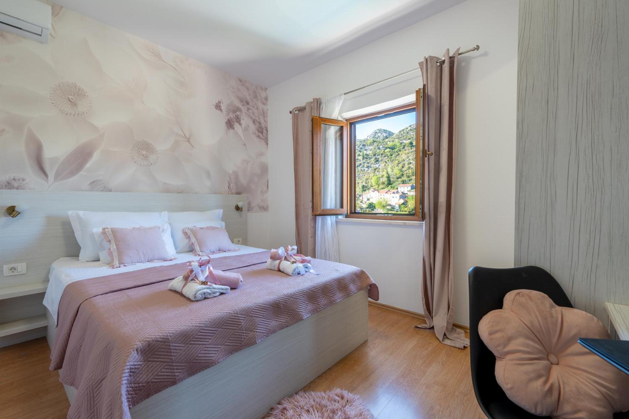 Villa Ivona With Swimming Pool And Jacuzzi Oslje ภายนอก รูปภาพ